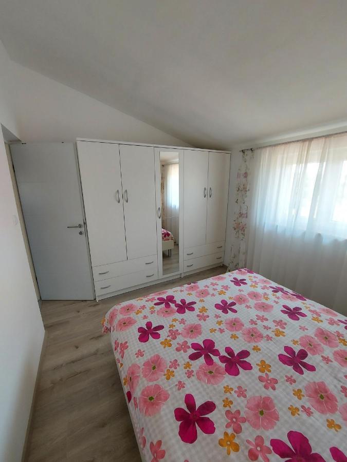 Apartman Ana Štinjan Esterno foto