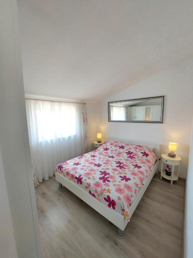 Apartman Ana Štinjan Esterno foto